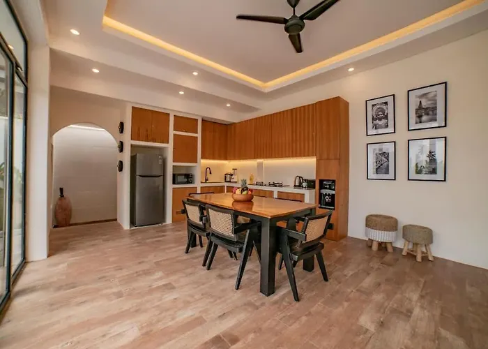 3br W- Pool & Sun Loungers