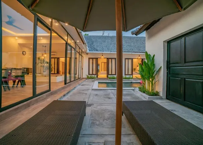 3br W- Pool & Sun Loungers スミニャック