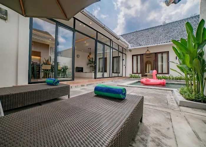 3br W- Pool & Sun Loungers ヴィラ