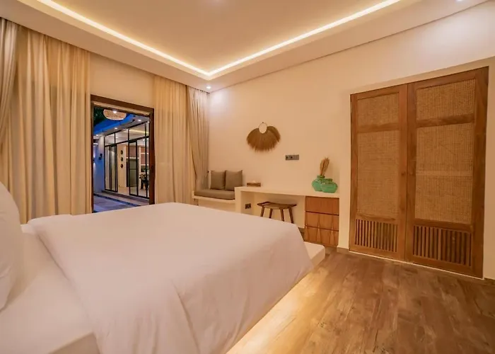 3br W- Pool & Sun Loungers ヴィラ