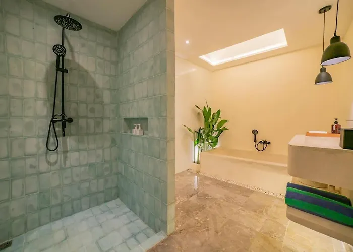 3br W- Pool & Sun Loungers *