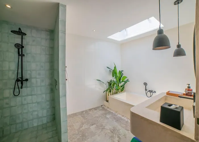 ヴィラ 3br W- Pool & Sun Loungers スミニャック